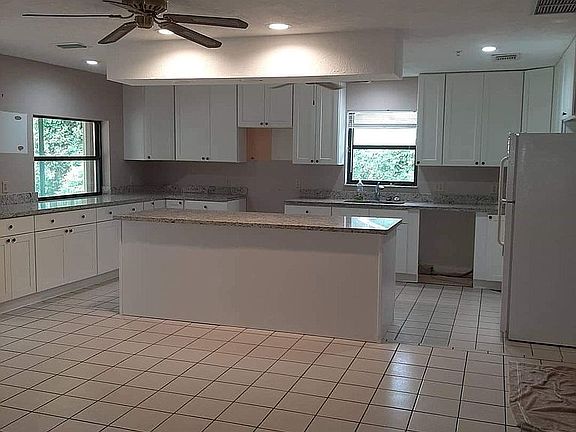 5th image of 2233 SE Morningside Blvd
