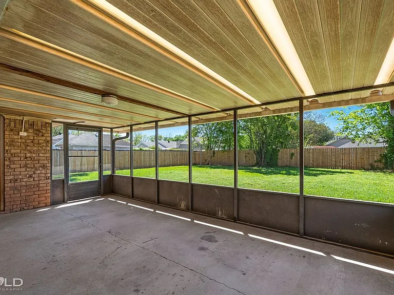 2542 Spruce Dr — Photo 12