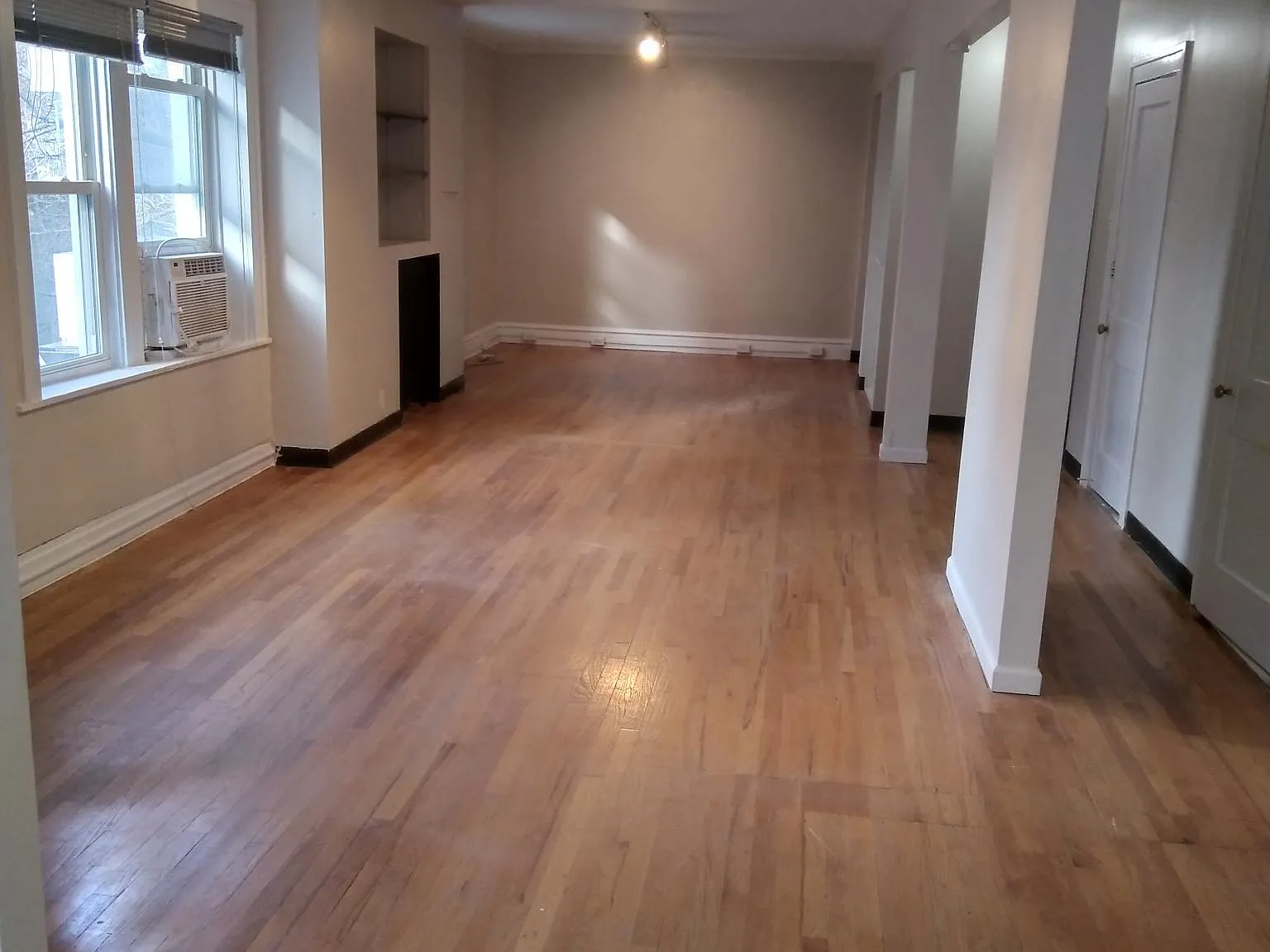 7533 Forsyth Blvd — Photo 2