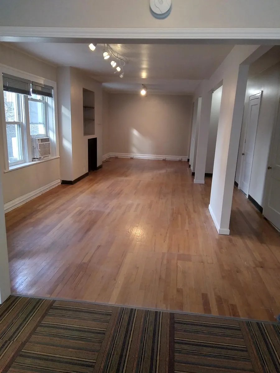 Lots of windows and great lighting - 7533 Forsyth Blvd #B