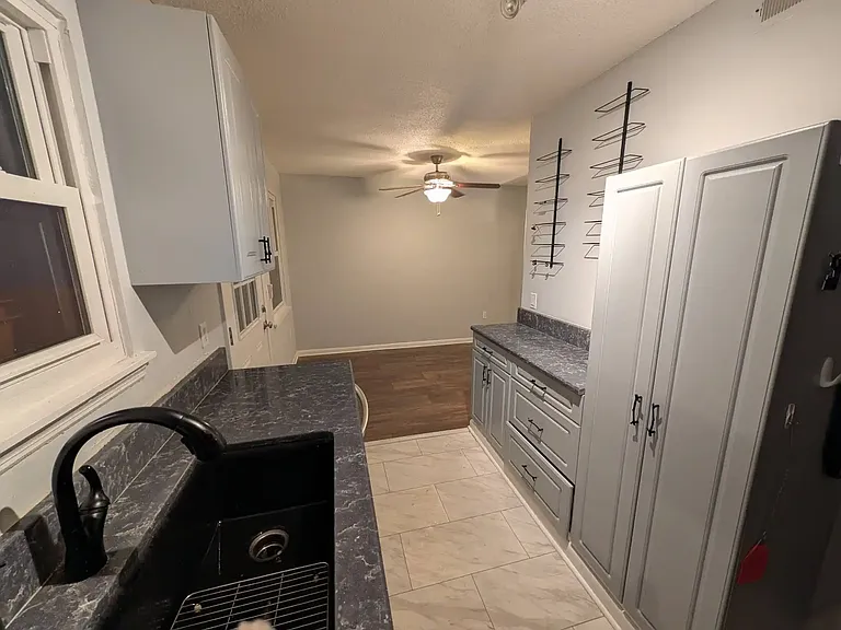 415 Parkdale Dr #3B — Photo 4