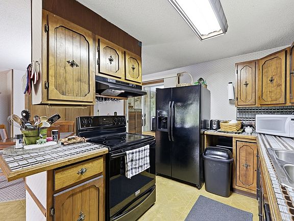 5th image of 1303 Calkins Rd