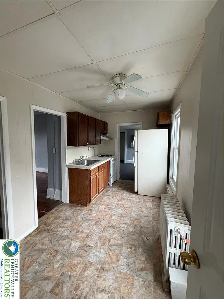 2 bed, 1.0 bath, 700 sqft, $1,250 — Photo 2