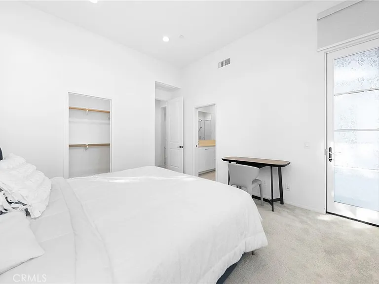 117 Henson — Photo 27