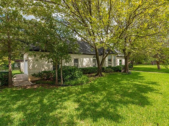 3rd image of 4619 Huntwick Blvd