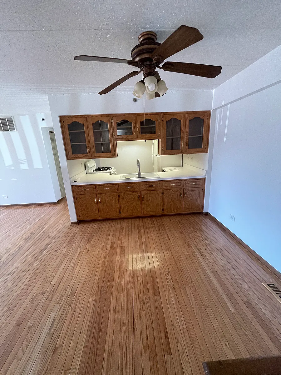 Building Photo - 10630 S Ridgeland Ave #1A