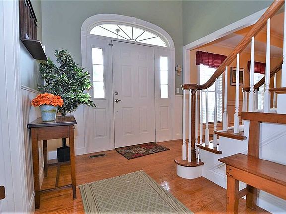 3rd image of 6600 Woodcrest Ct