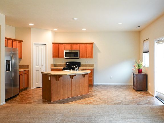 Gourmet kitchen