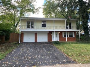 702 E Staunton Ave, Sterling, VA 20164