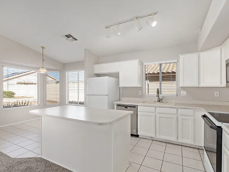 12454 W Holly St — Photo 14