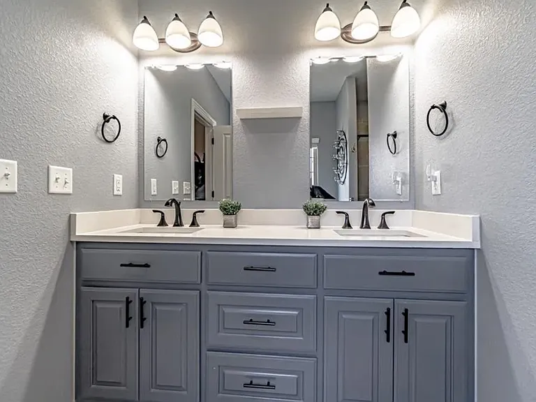 Jack n Jill Bathroom for Bedrooms 2 and 3 upstairs