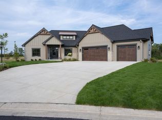 W150N11732 Mistletoe Ct, Germantown, WI 53022