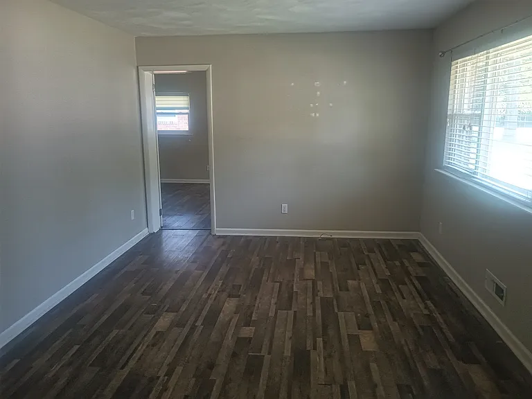 925 Hullview Ave — Photo 7