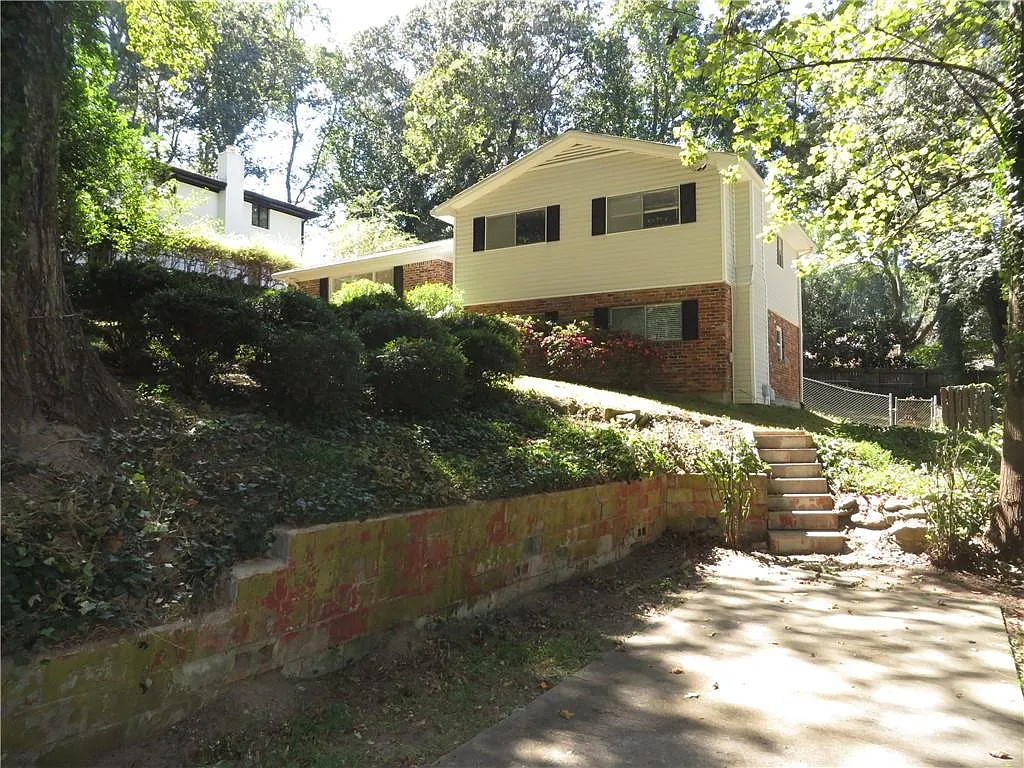 4 bed, 2.0 bath, 1998 sqft, $3,500 — Photo 3