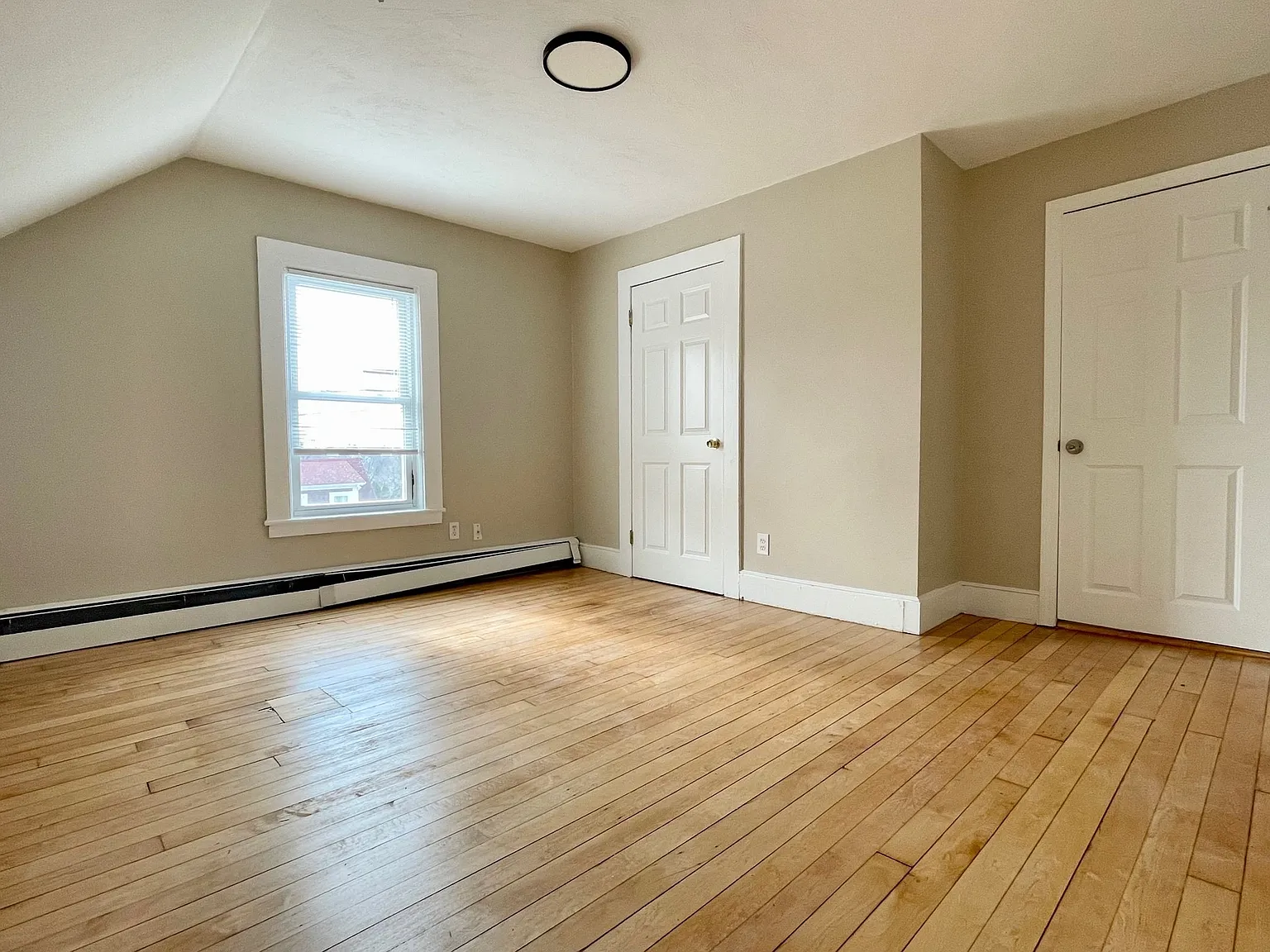 3 bed, 1.0 bath, 900 sqft, $2,695 — Photo 4