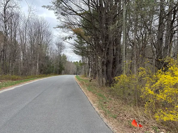 87 South St, Cummington, MA 01026