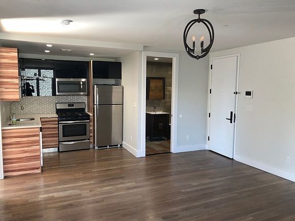 4th image of 77 Berry St #3K