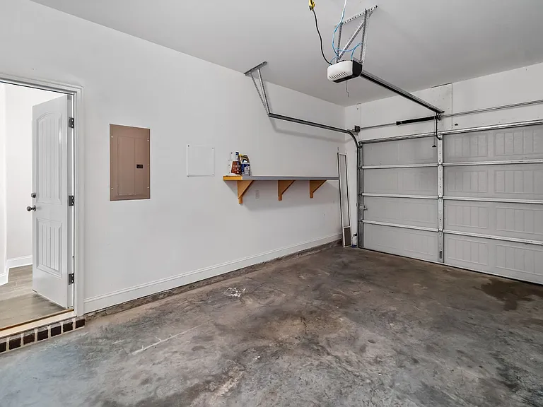 147 Ainsdale Dr — Photo 36