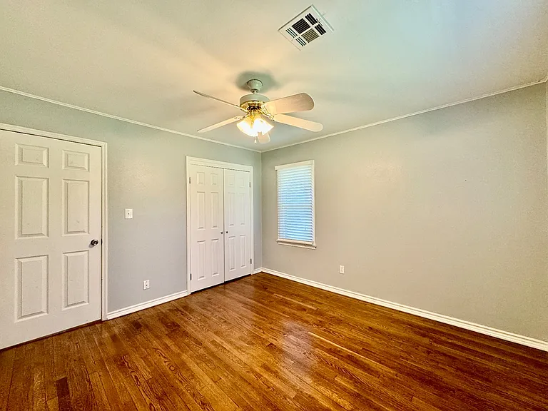9519 Stratford Dr — Photo 15