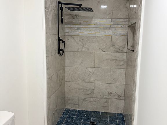 5th image of 402 Arlington Rd
