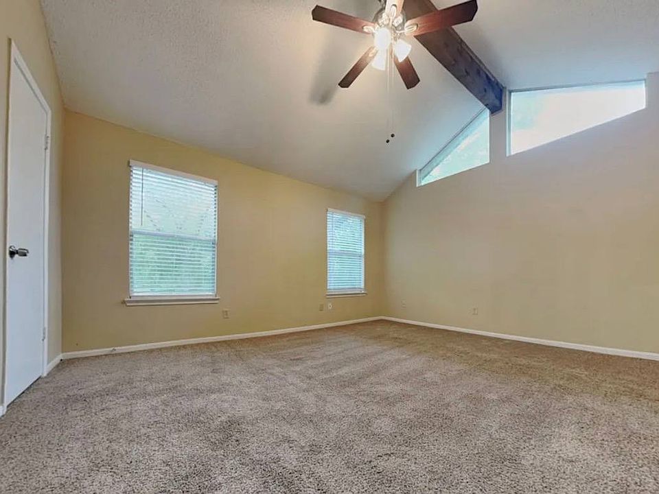 1st image of 15 Brentwood Oaks Ct