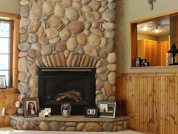 4th image of 915 Park Dr