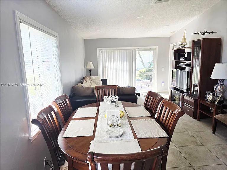 11688 SW 17th Ct #11688 — Photo 11