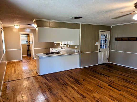 3rd image of 707 Idlewood Blvd