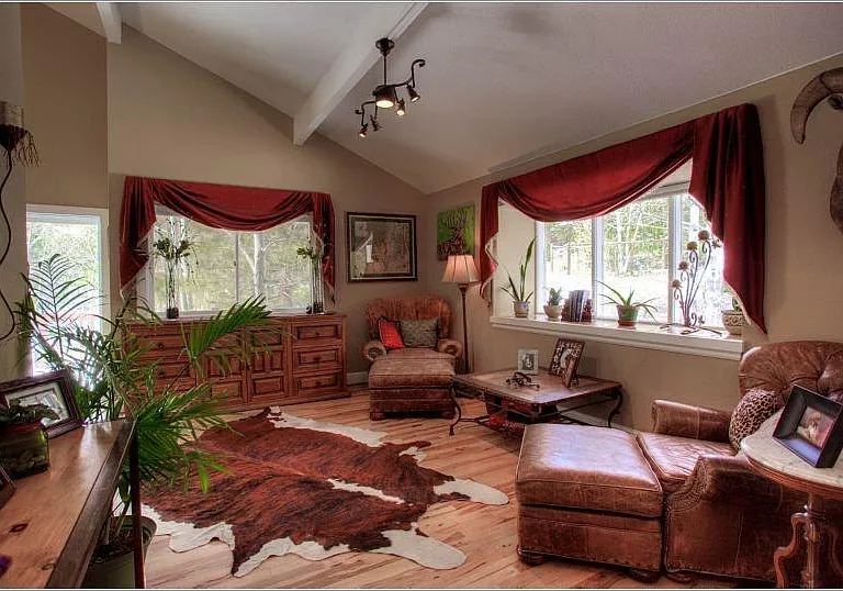 Main Floor Entry Living Space - Decorated Mountain style