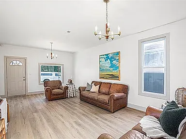 325 Kiowa St — Photo 2