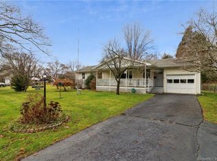 15 Ridgeland Cir, Wallingford, CT 06492