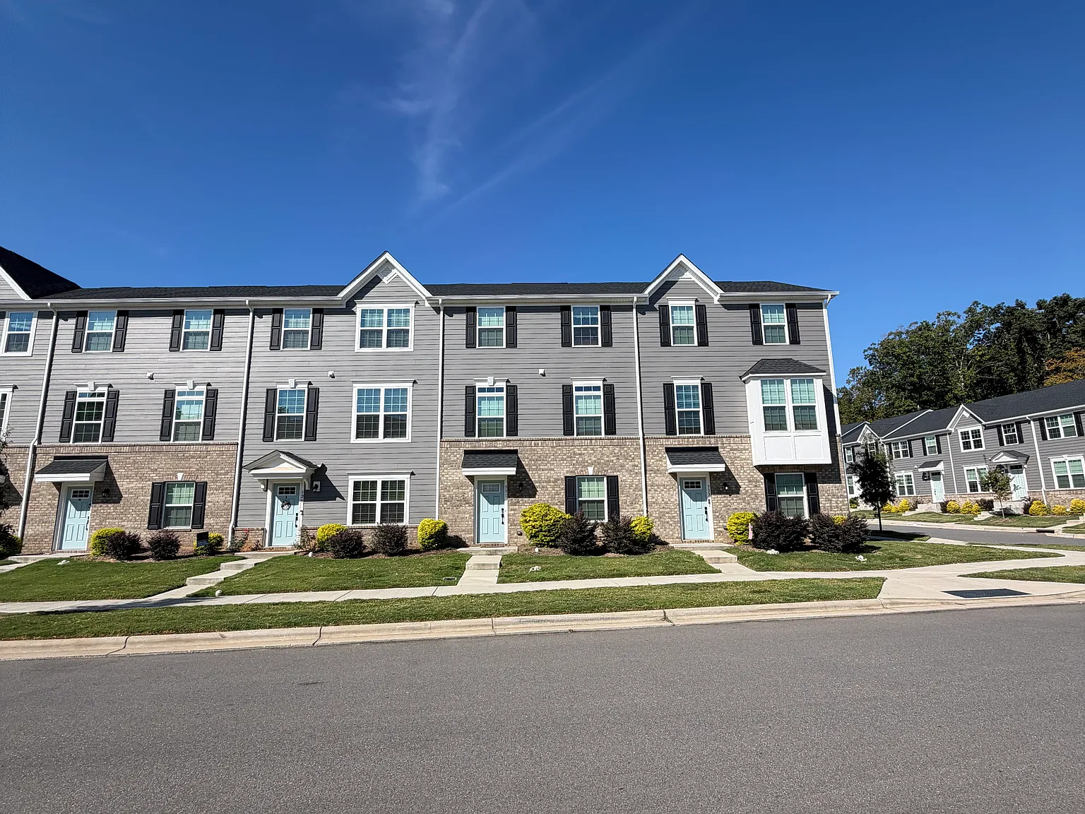 3 bed, 2.5 bath, 1915 sqft, $2,200 — Photo 4