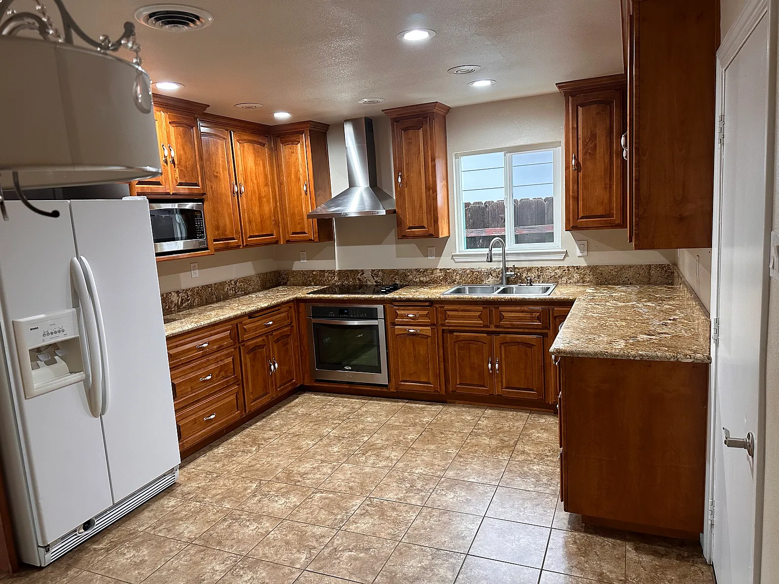 4 bed, 1684 sqft, $2,500 — Photo 3