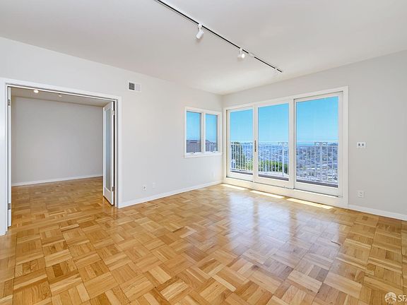3rd image of 512 Roosevelt Way