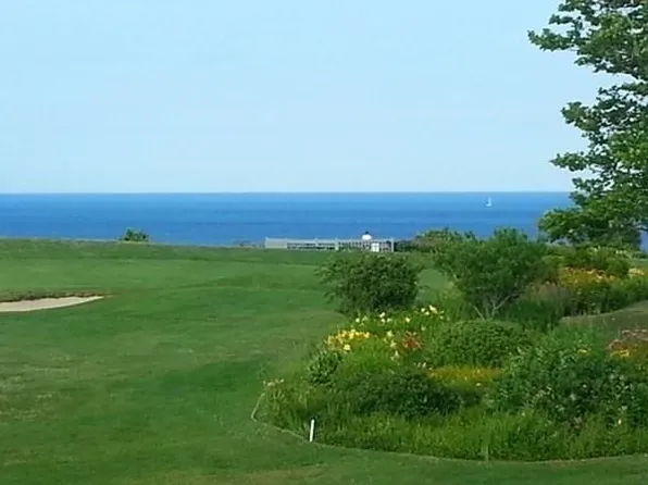 38 Cliffside Dr, Plymouth, MA 02360
