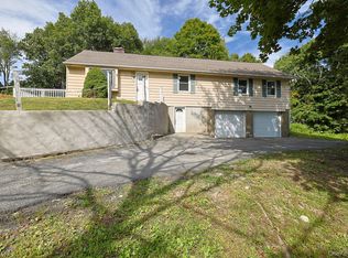 62 Hillcrest Dr, Poughkeepsie, NY 12603