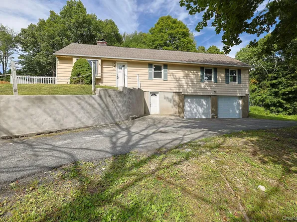 62 Hillcrest Drive, Poughkeepsie, NY 12603