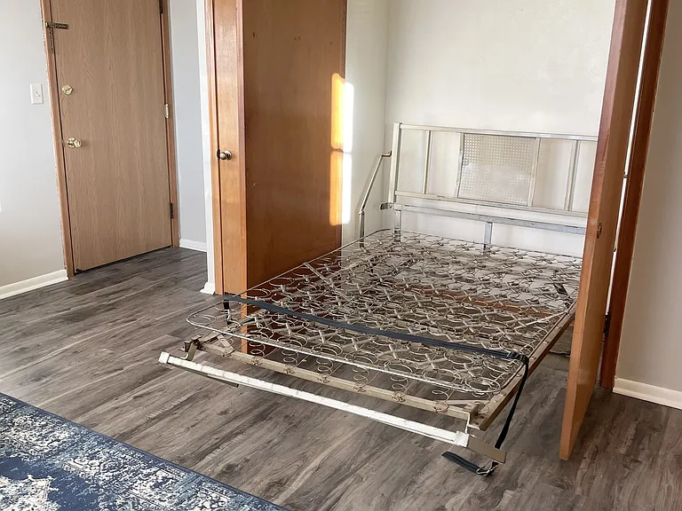 Dunlap Apartments — Photo 13