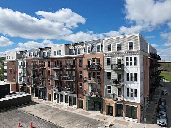 4th image of 354 River St Unit 3307