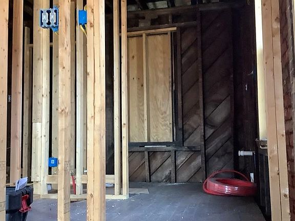 5th image of 523 N 8th Ave
