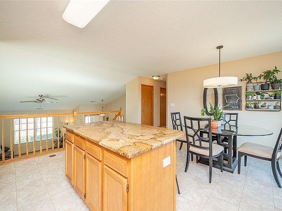 2nd image of 595 SE Crabapple Dr