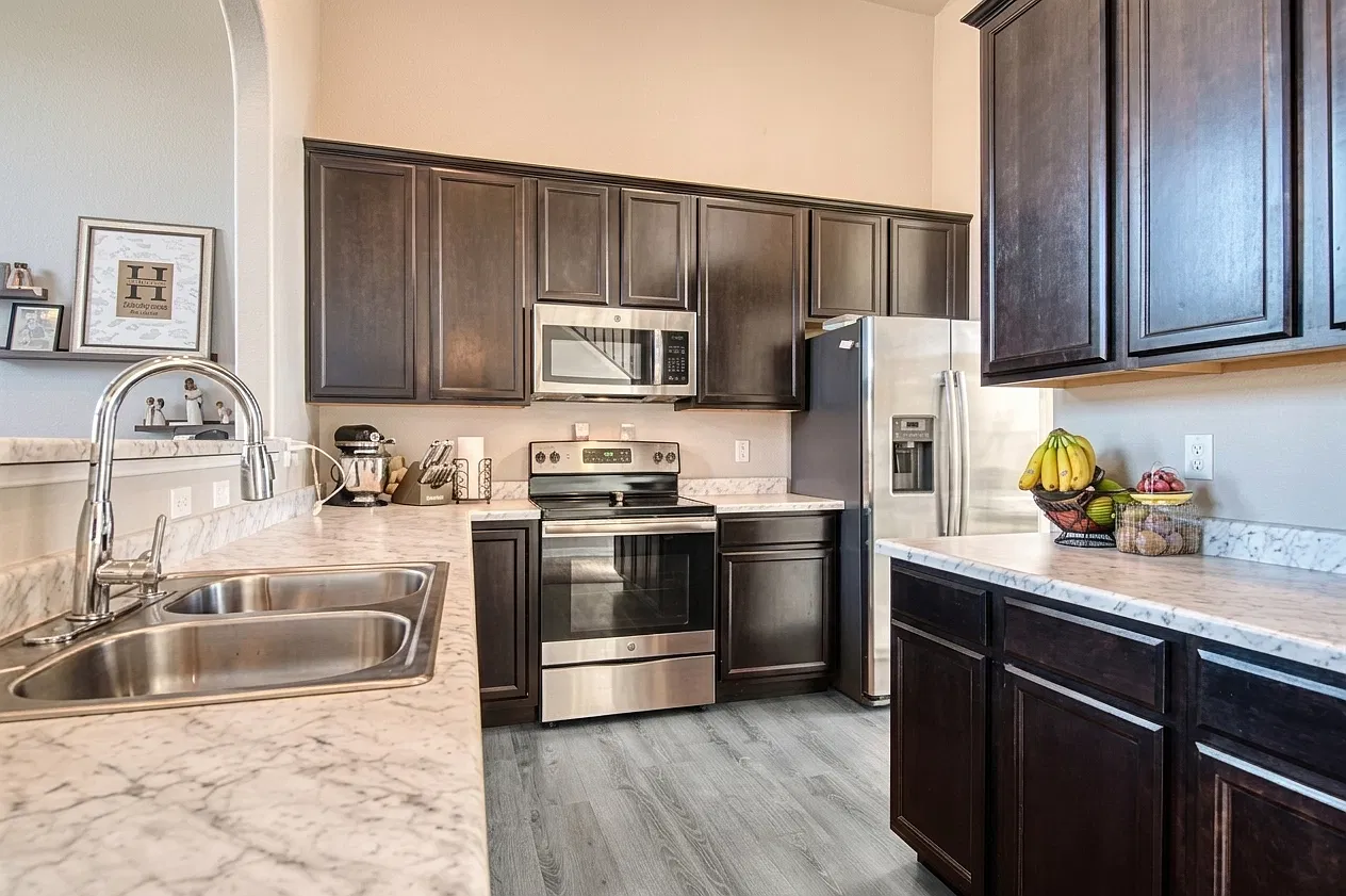 3 bed, 2760 sqft, $2,600 — Photo 4
