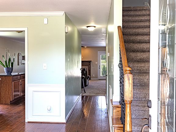 3rd image of 337 Ivy Bend Cir