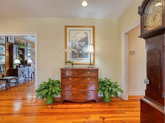 3rd image of 465 Stewart Rd