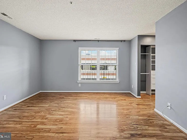 1022 Main St — Photo 24
