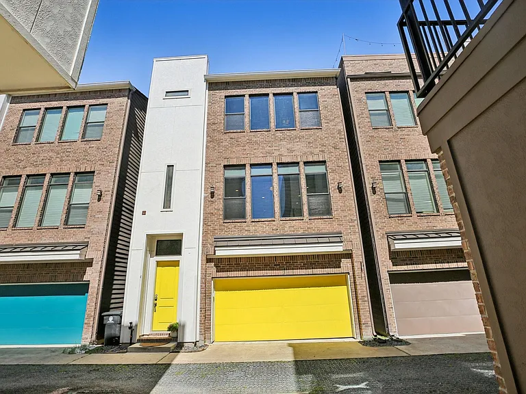 209 Burr St #C — Photo 2