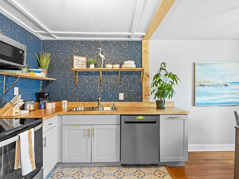 1666 W Intendencia St #A — Photo 10