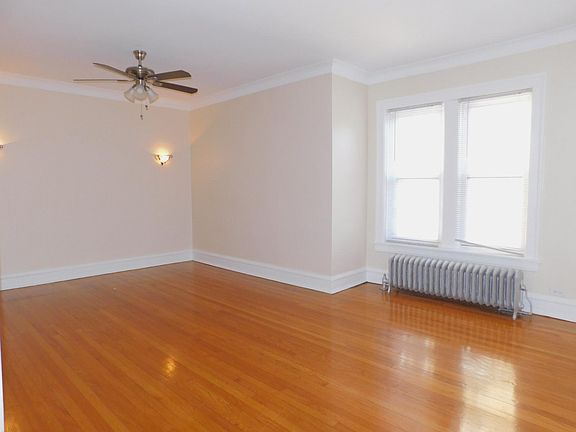 3rd image of 720A Hinman Ave #2S