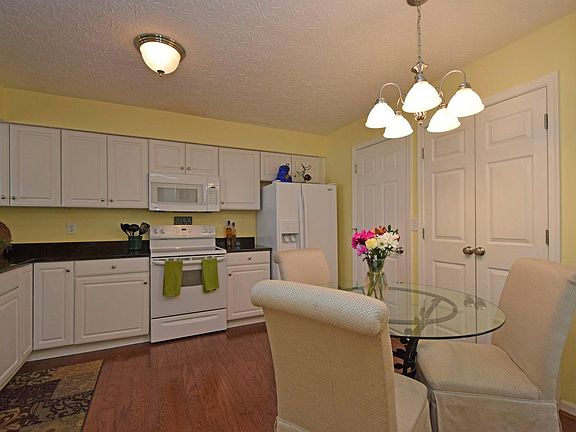 3rd image of 4132 Eastvillage Dr
