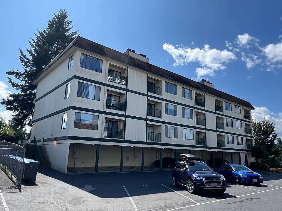 1588 Naval Ave #8